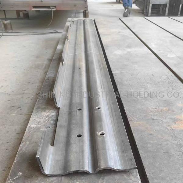 Slat for sugarcane conveyor chains